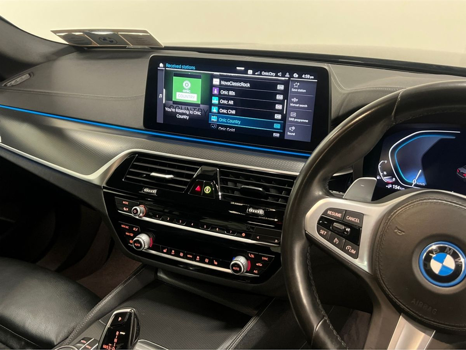 2021 BMW 5 Series - image 5