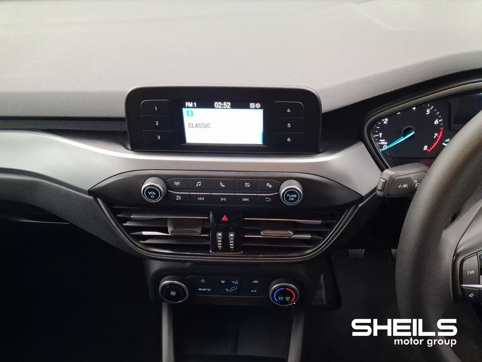 2019 Ford Focus - image 15