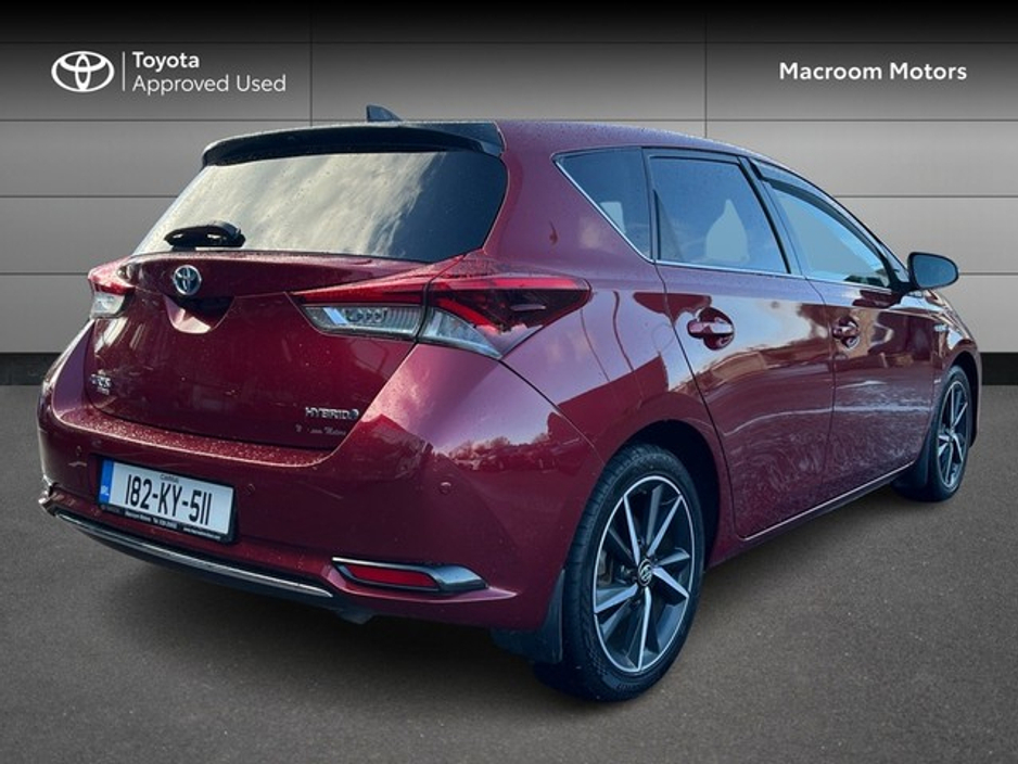 2018 Toyota Auris - image 2