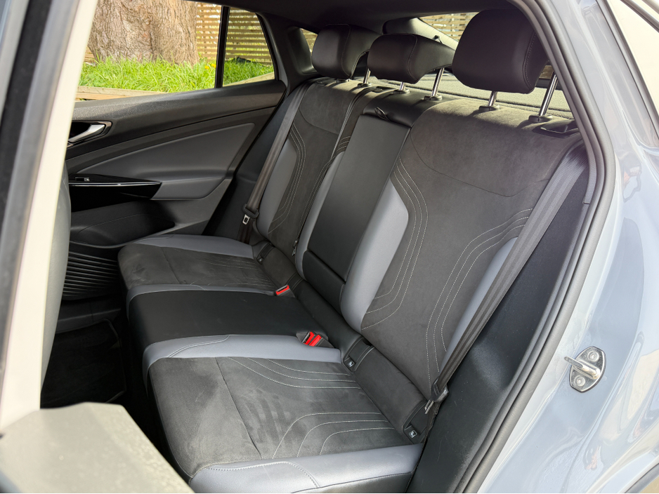 2023 Volkswagen ID.5 - image 23