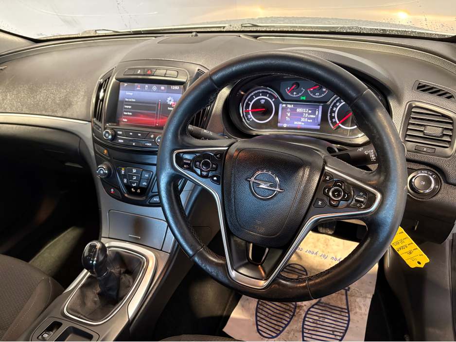 2016 Opel Insignia - image 8