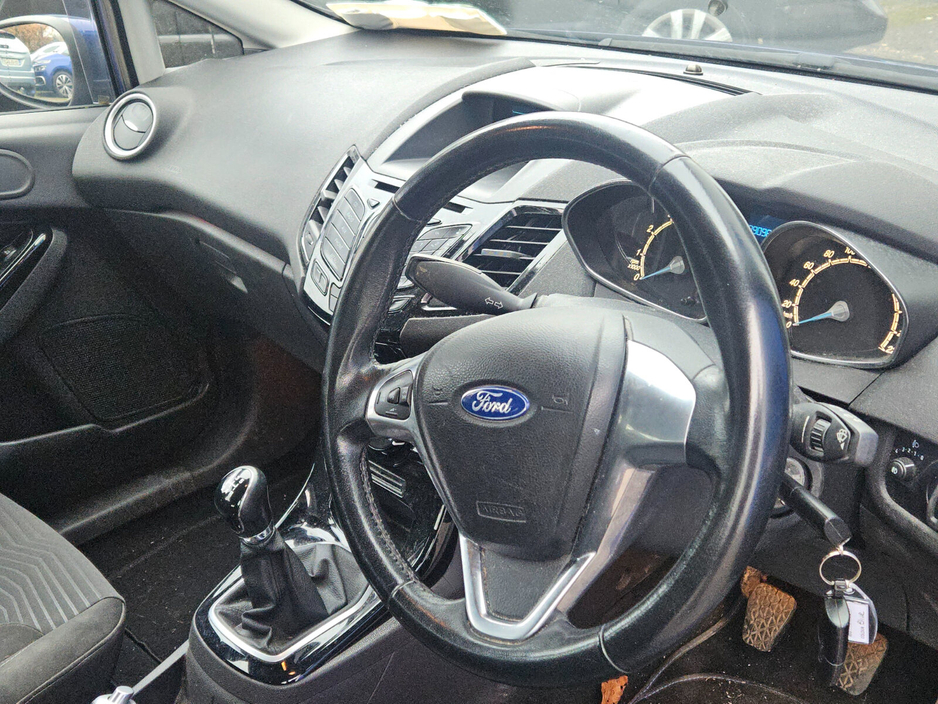 2014 Ford Fiesta - image 5