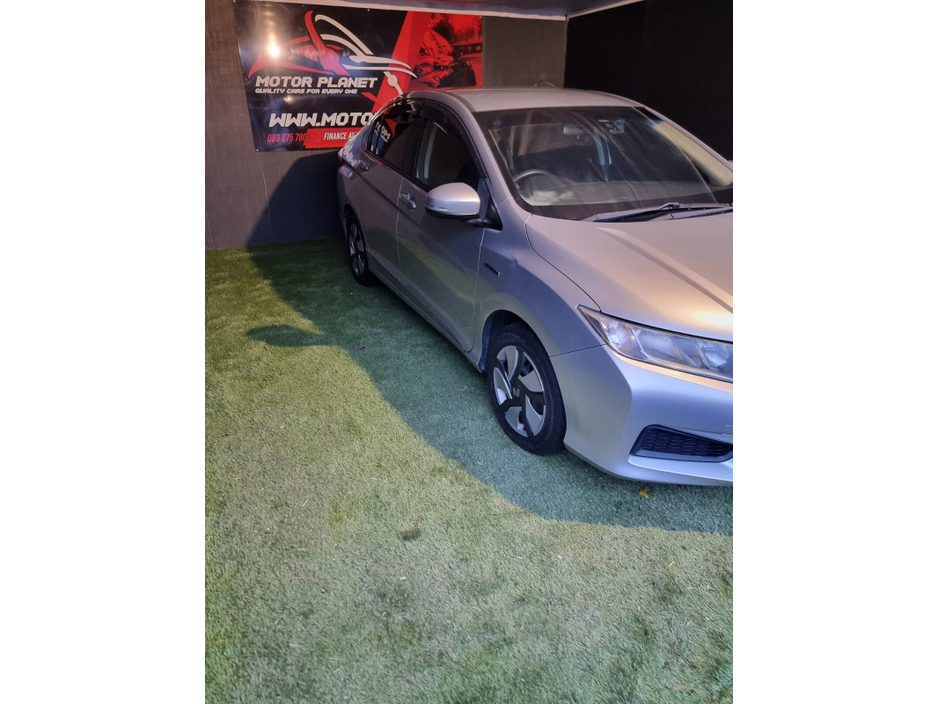 2015 Honda Grace - image 2