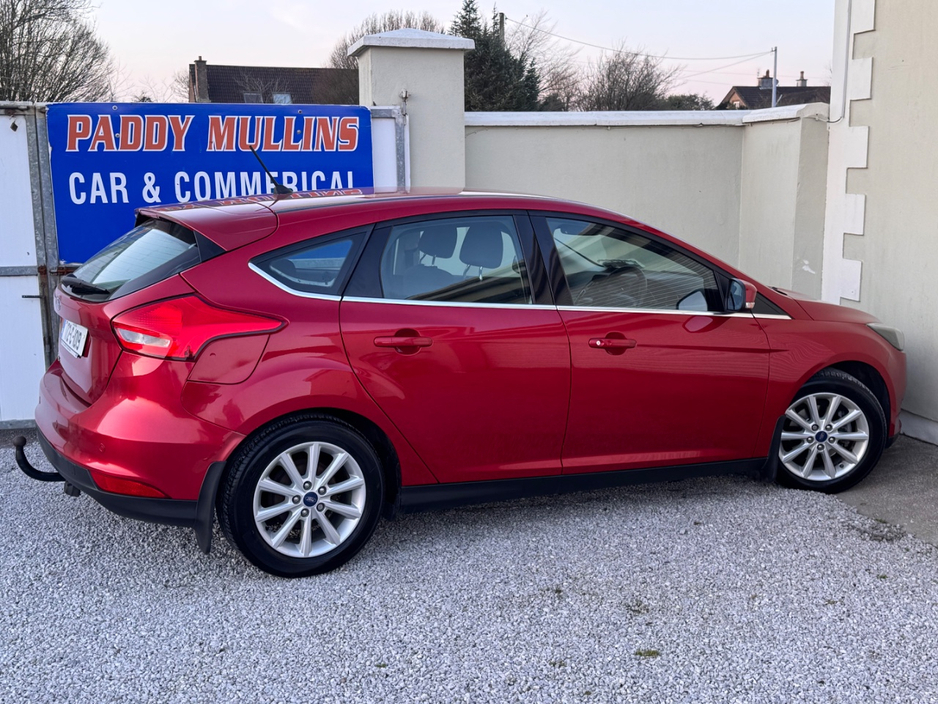 2017 Ford Focus - image 4