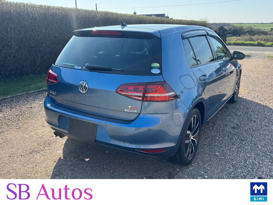 2017 Volkswagen Golf - image 4