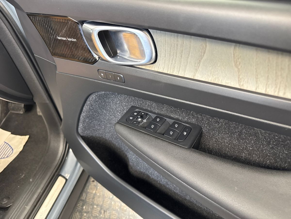 2020 Volvo XC40 - image 11