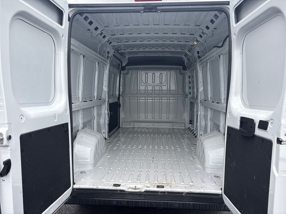 2025 Opel Movano - image 9