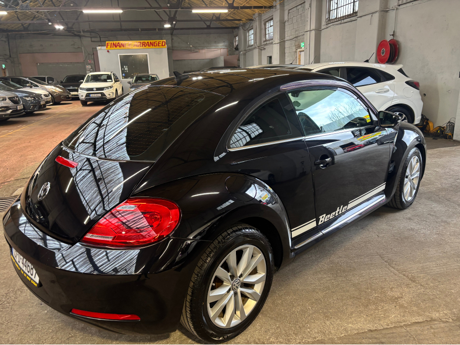 2013 Volkswagen Beetle - image 14