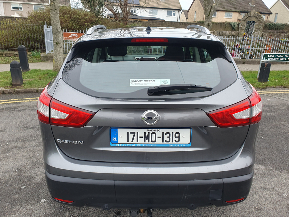 2017 Nissan Qashqai 1.6 DSL // AUTOMATIC // PAN ROOF // €10,995