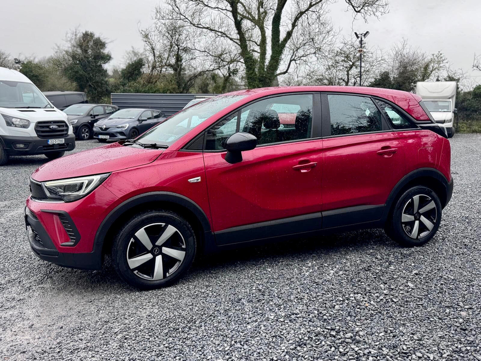 2022 Opel Crossland - image 3