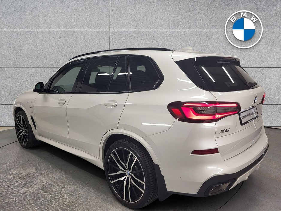 2021 BMW X5 - image 2