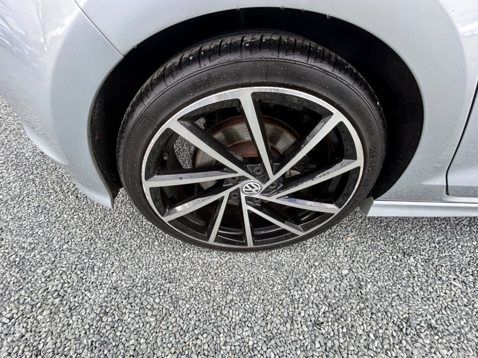 2017 Volkswagen Golf - image 15