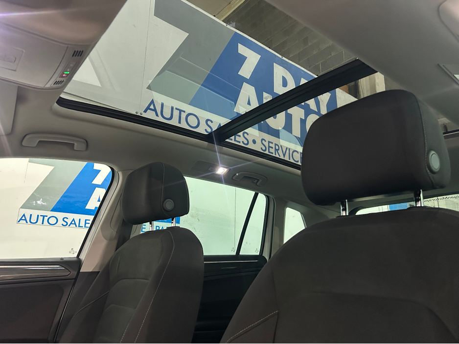 2018 Volkswagen Tiguan - image 8