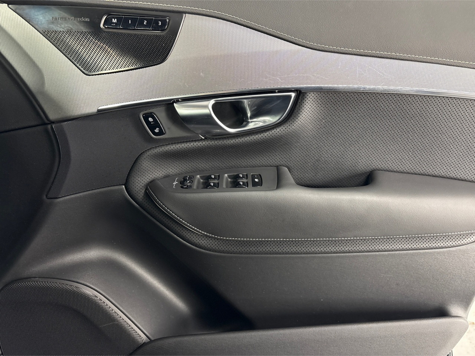 2021 Volvo XC90 - image 43