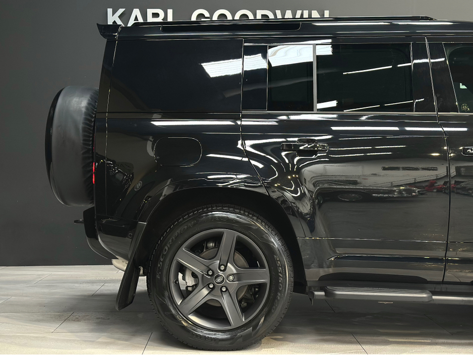 2025 Land Rover Defender - image 7