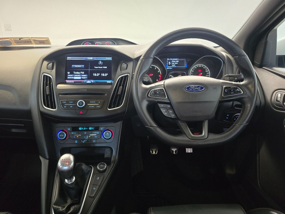 2016 Ford Focus - image 7