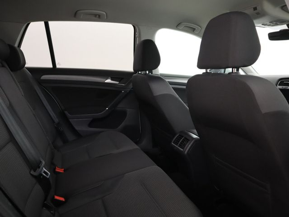 2017 Volkswagen Golf - image 12