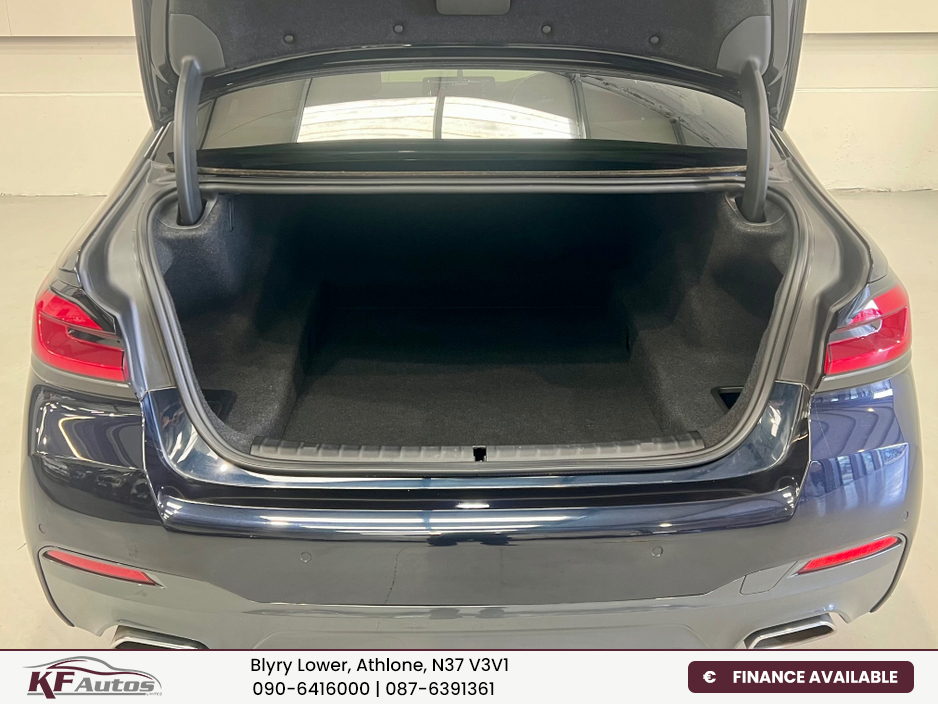 2022 BMW 5 Series - image 9