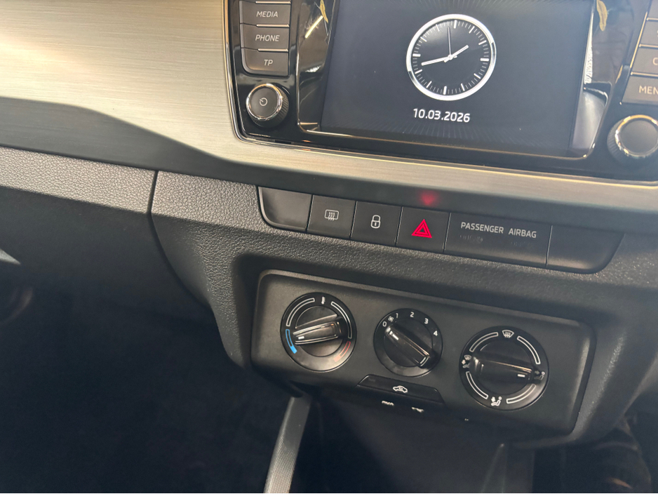 2017 Skoda Fabia - image 10