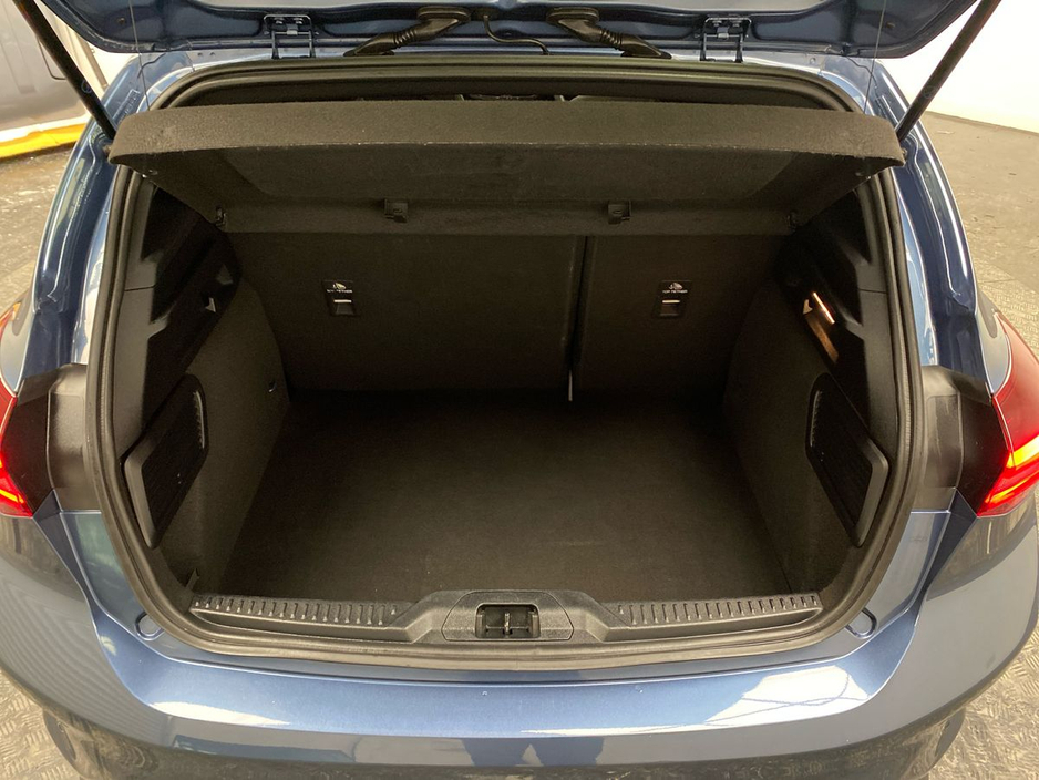 2023 Ford Focus - image 9