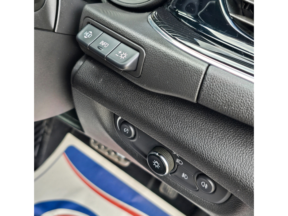 2019 Opel Insignia - image 22