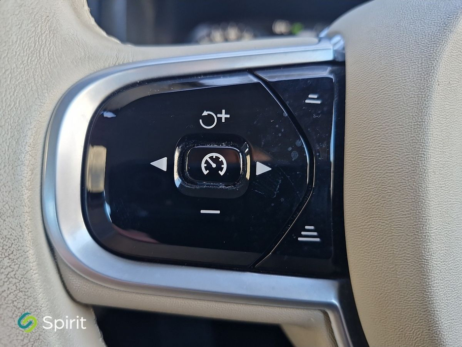 2018 Volvo S90 - image 14