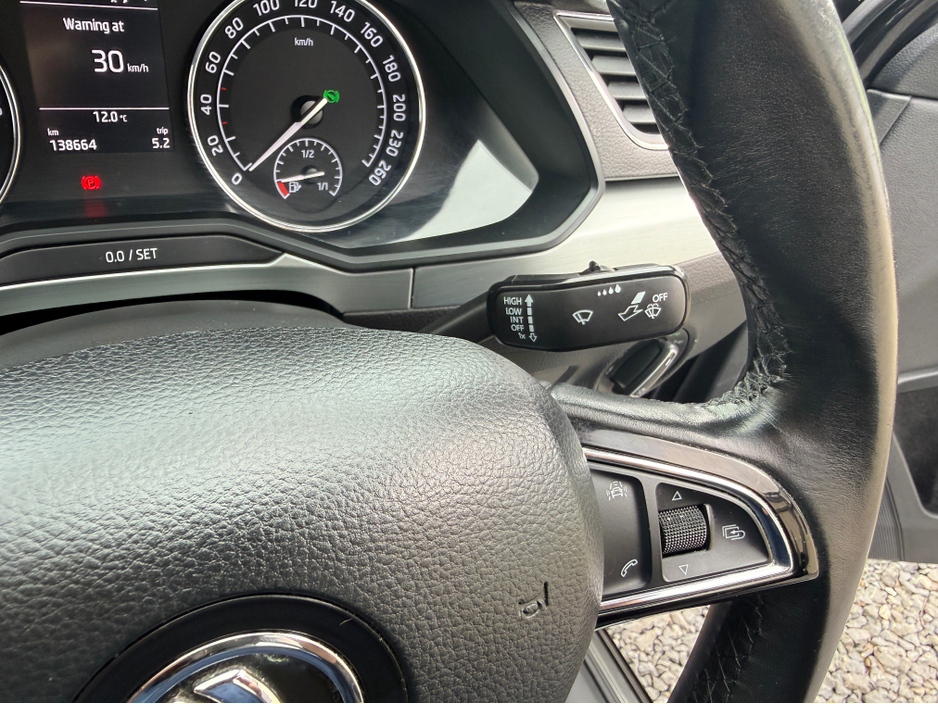 2018 Skoda Superb - image 25