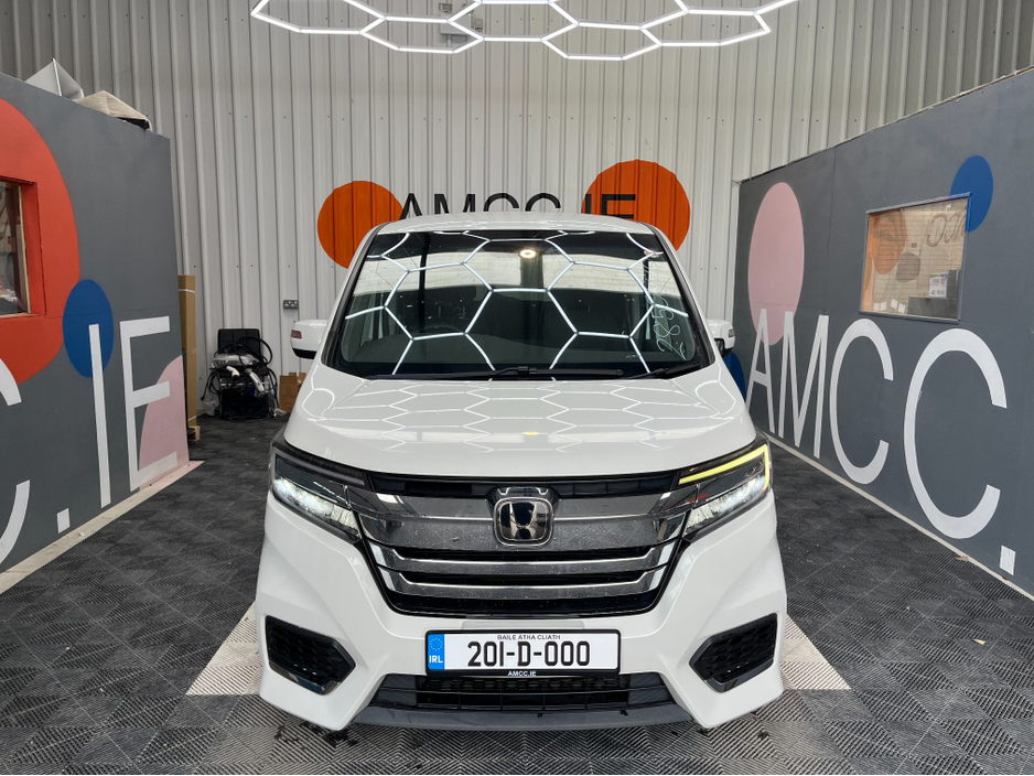 2020 Honda Stepwagon - image 6