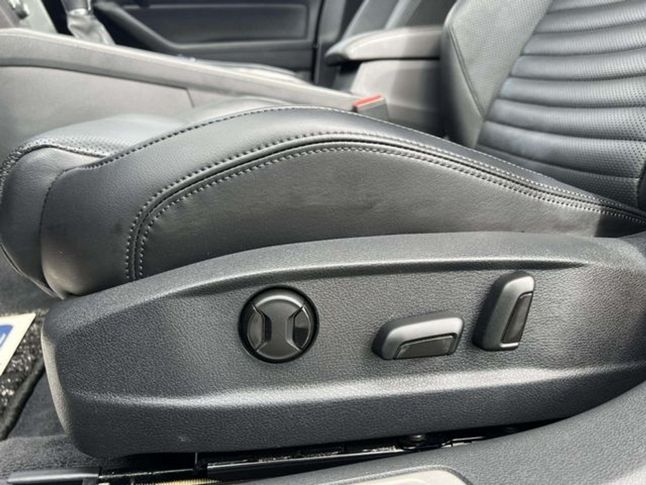 2019 Volkswagen Passat - image 38