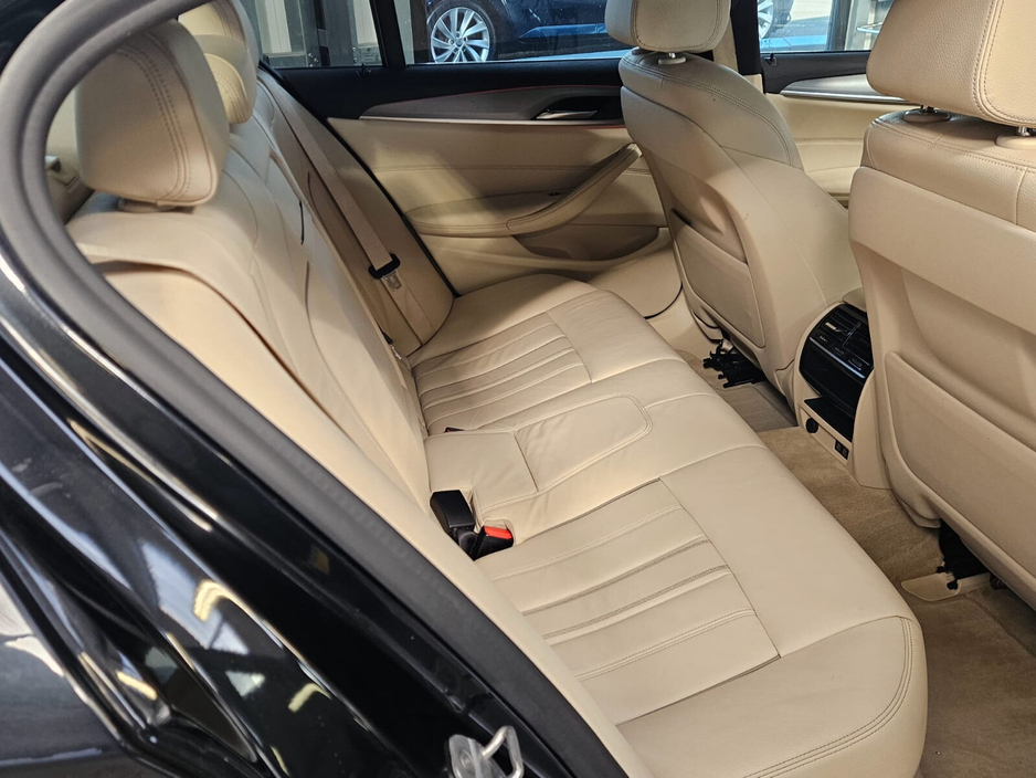 2020 BMW 5 Series - image 6