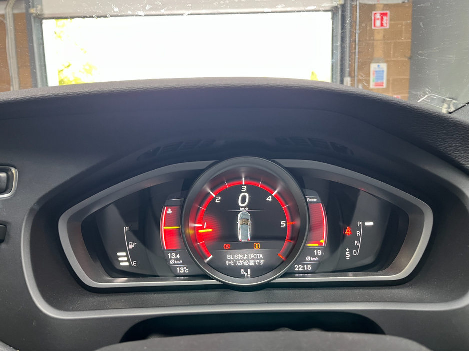 2017 Volvo V40 - image 20