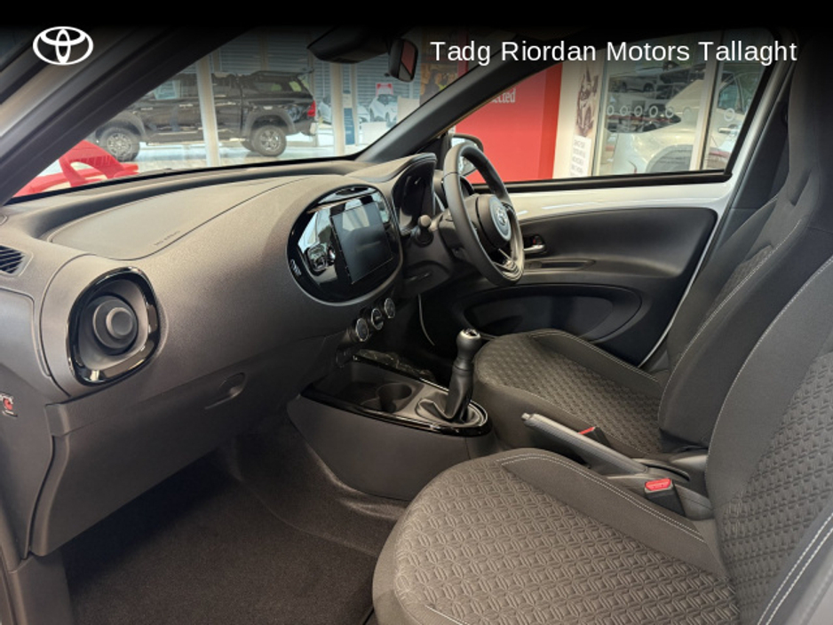 2025 Toyota Aygo X DESIGN (WHITE) * SHOWROOM PRE REG MODEL* NO MILEAGE * €22,950