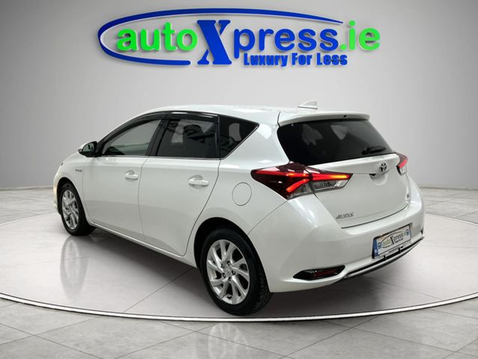 2016 Toyota Auris 1.8 Automatic, Hybrid, Reversing camera €12,895