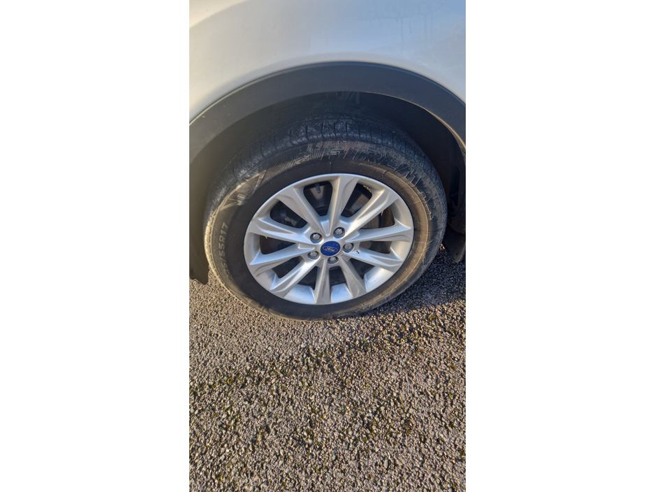 2016 Ford Kuga - image 10