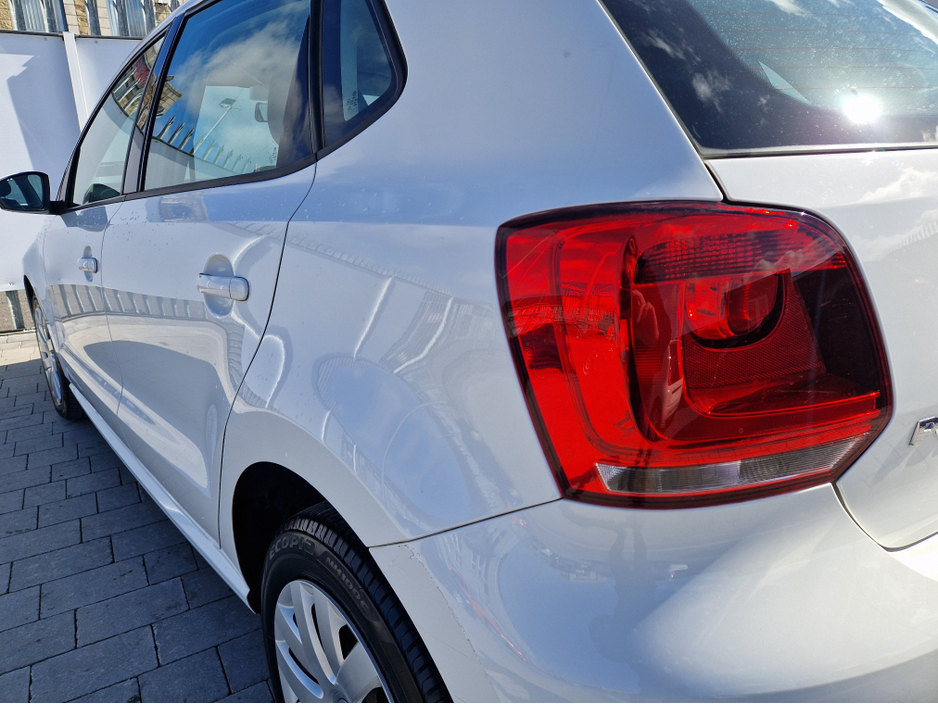 2013 Volkswagen Polo - image 8