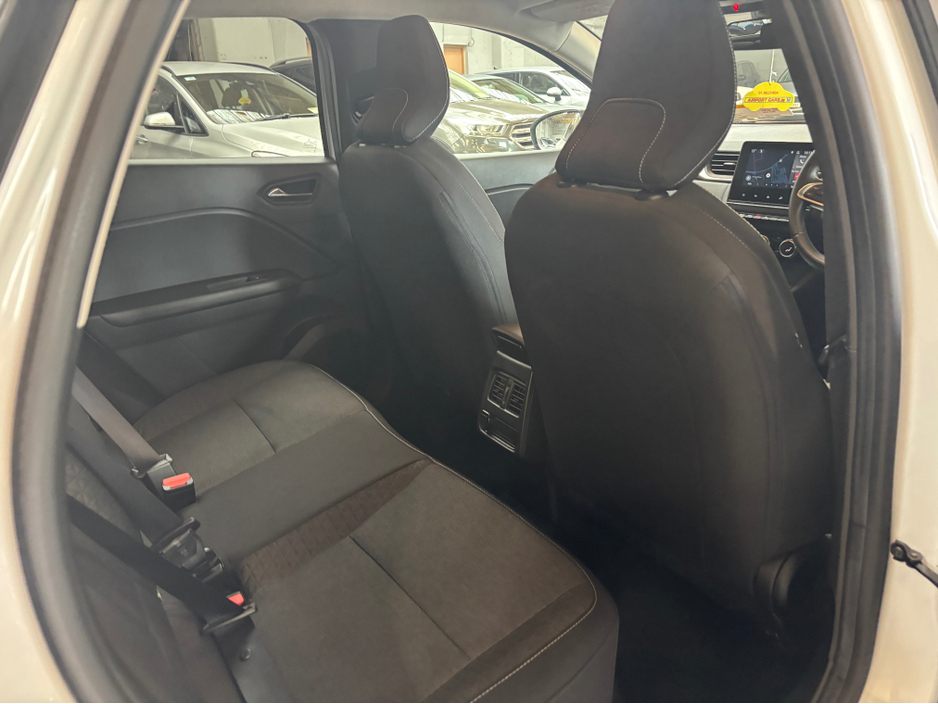 2023 Renault Captur - image 4