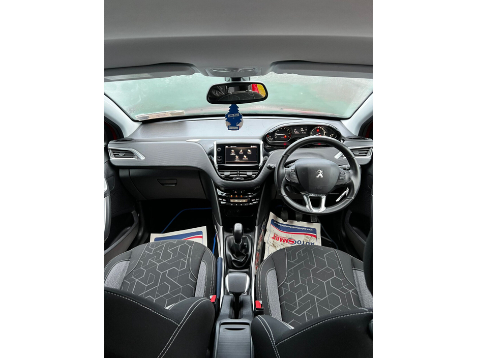 2018 Peugeot 2008 - image 3