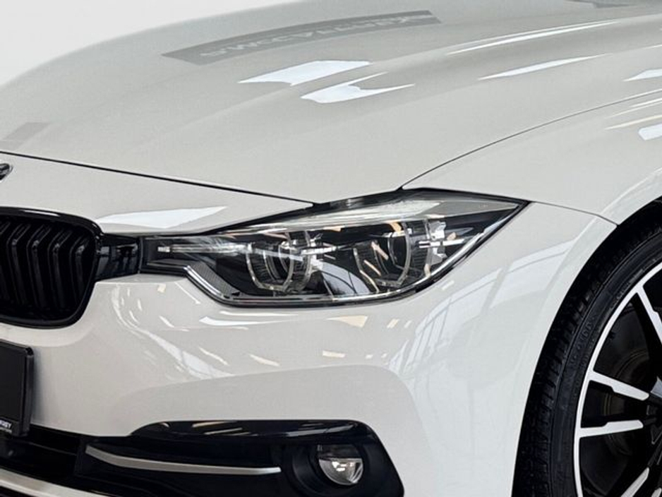 2015 BMW 3 Series - image 9