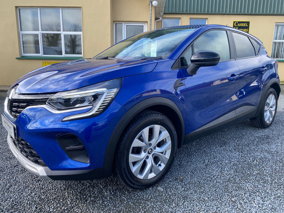 2022 Renault Captur - image 2