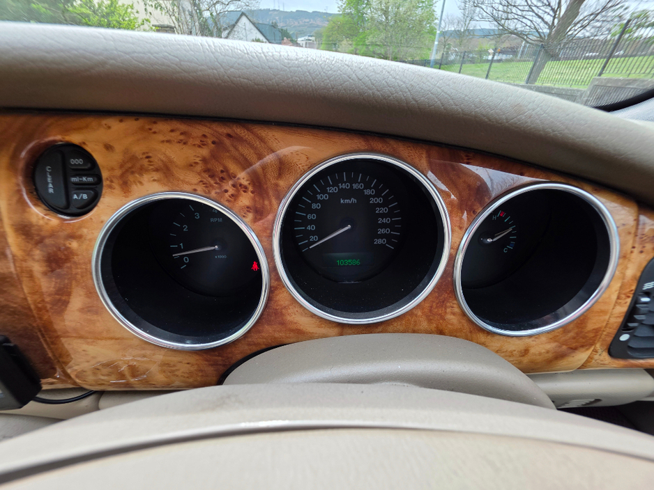 2005 Jaguar X-Type - image 12