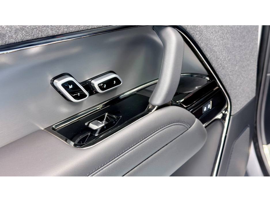 2025 Land Rover Range Rover Sport - image 16