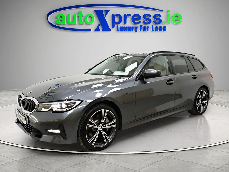 2021 BMW 3 Series - image 13