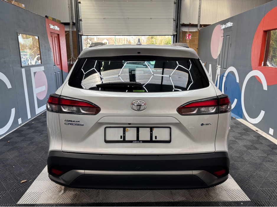 2024 Toyota Corolla Cross - image 3