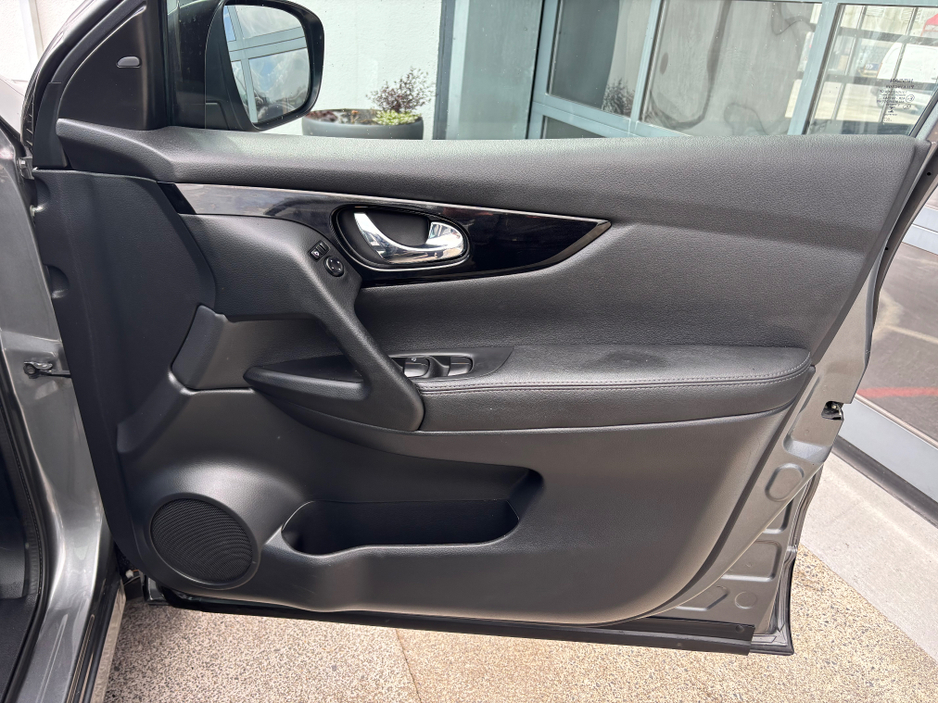 2016 Nissan Qashqai - image 10