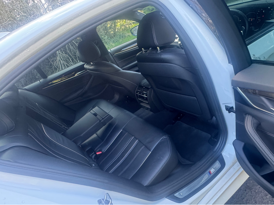 2017 BMW 5 Series - image 9