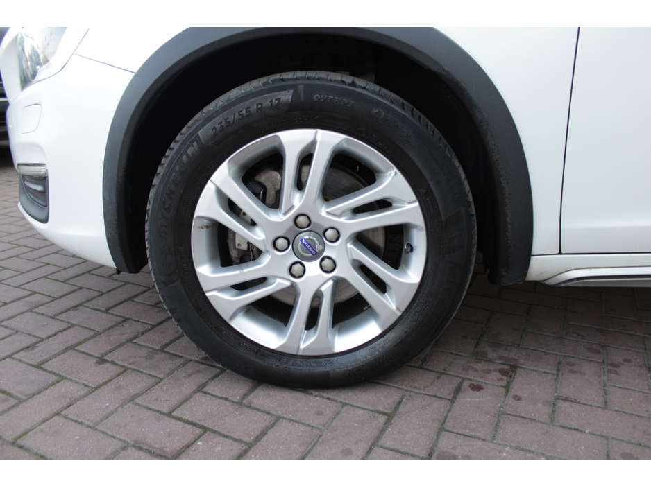 2016 Volvo V60 CROSS COUNTRY - image 22