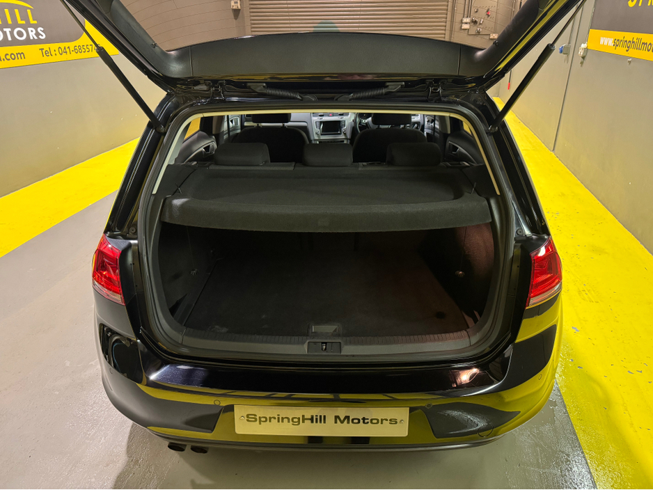 2015 Volkswagen Golf - image 25