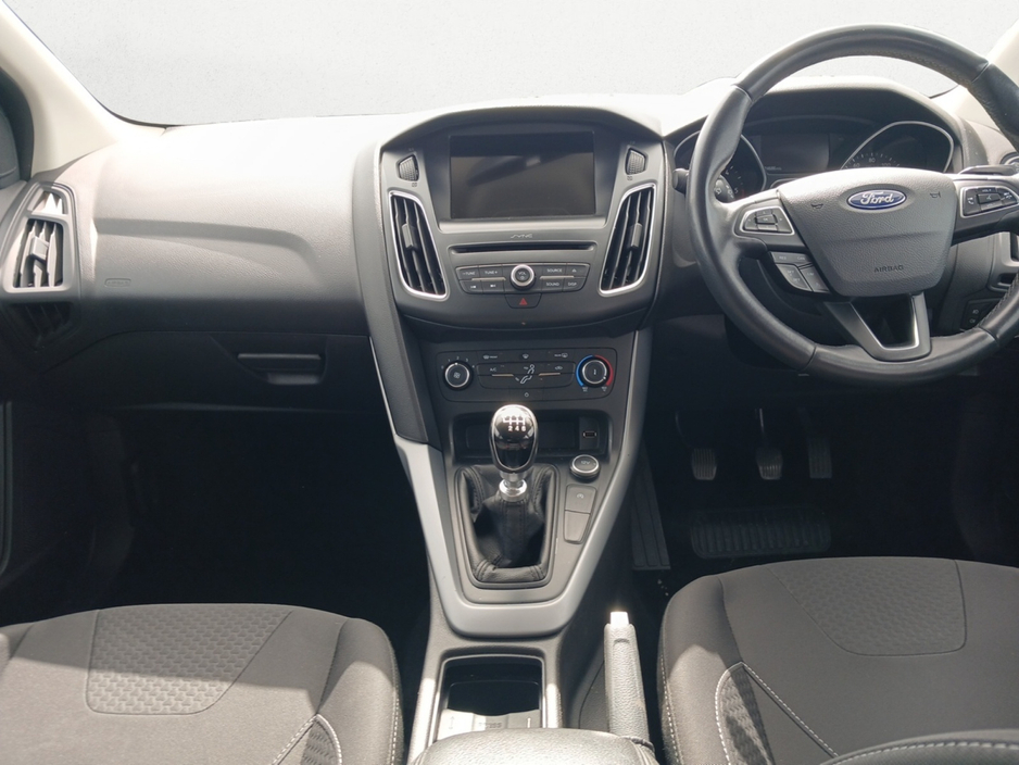 2018 Ford Focus - image 6