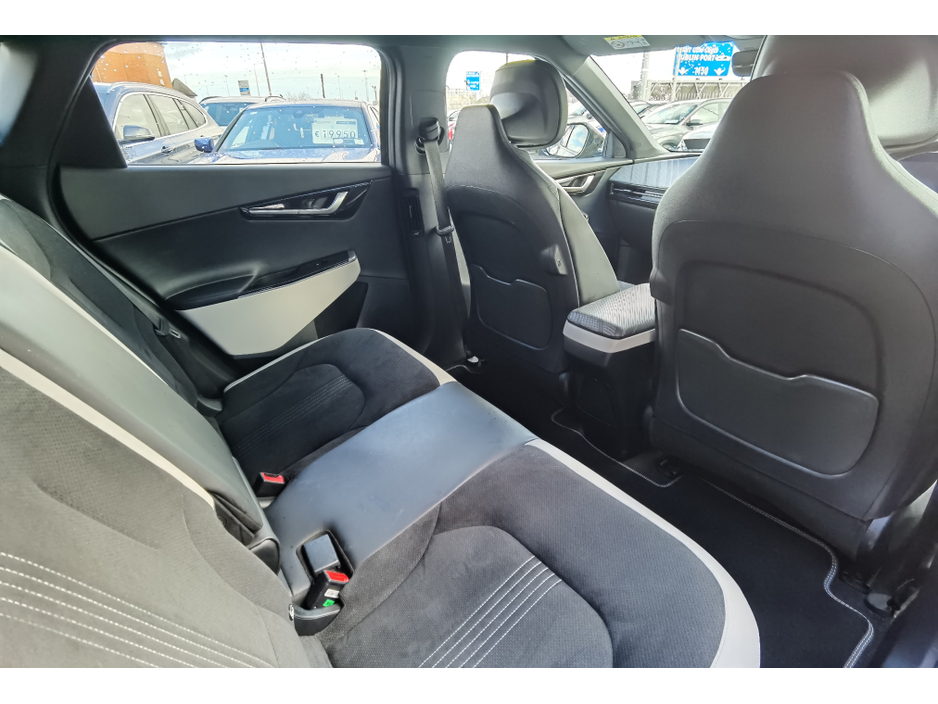2022 Kia EV6 - image 11