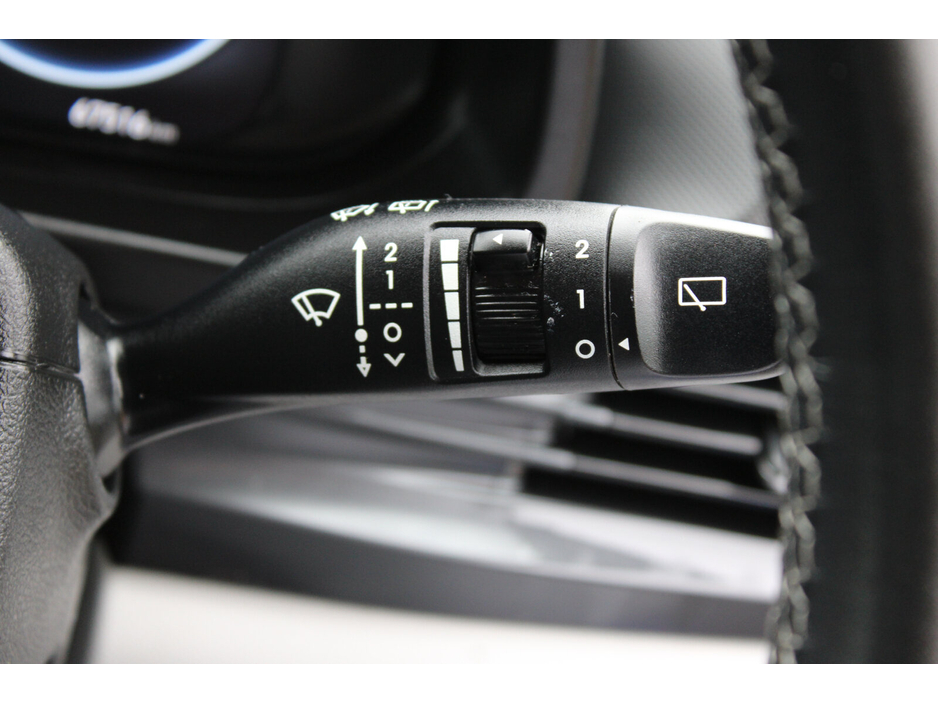 2023 Hyundai i20 - image 23